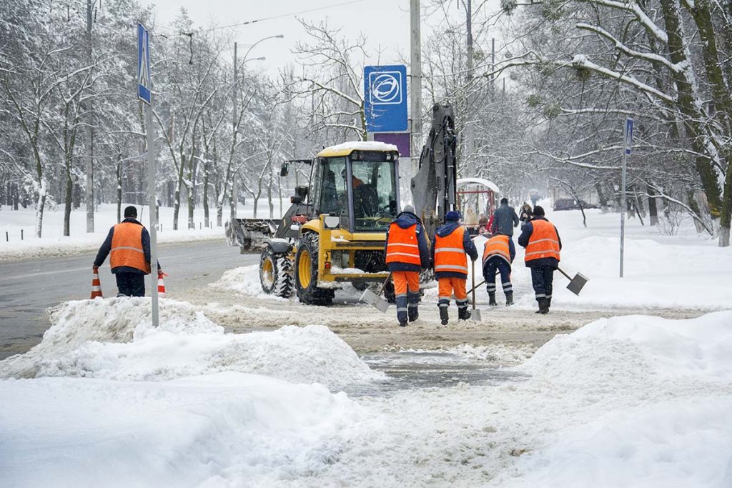 workers-cleaning-the-road-1024x683.jpg